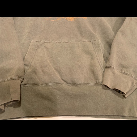 MEN’S FOOTBALL THEMED SWEATSHIRT. - Picture 3 of 16